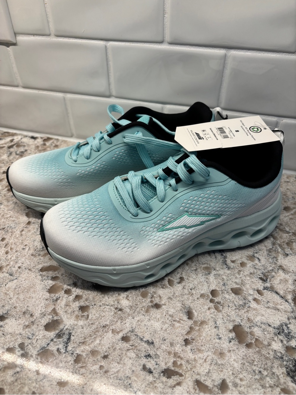 Women’s Aviva Size 8 Aqua Gradient Athletic Sneakers New Athletic Shoe